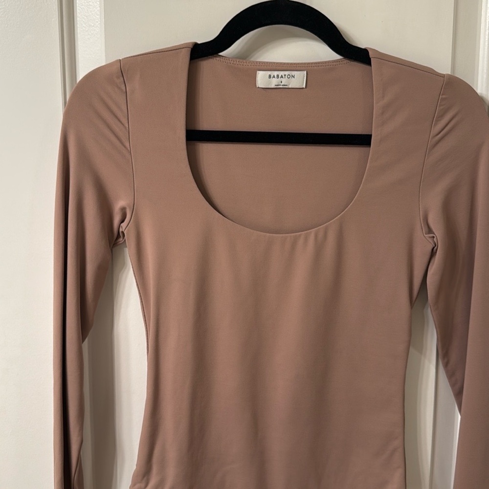 Aritzia Babaton Tan Scoopneck Long Sleeve Contour BodySuit